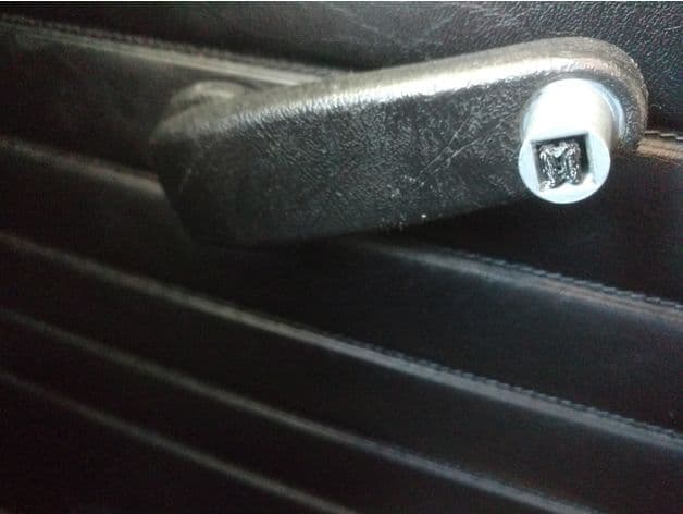 320i Window-Crank Retaining Clip