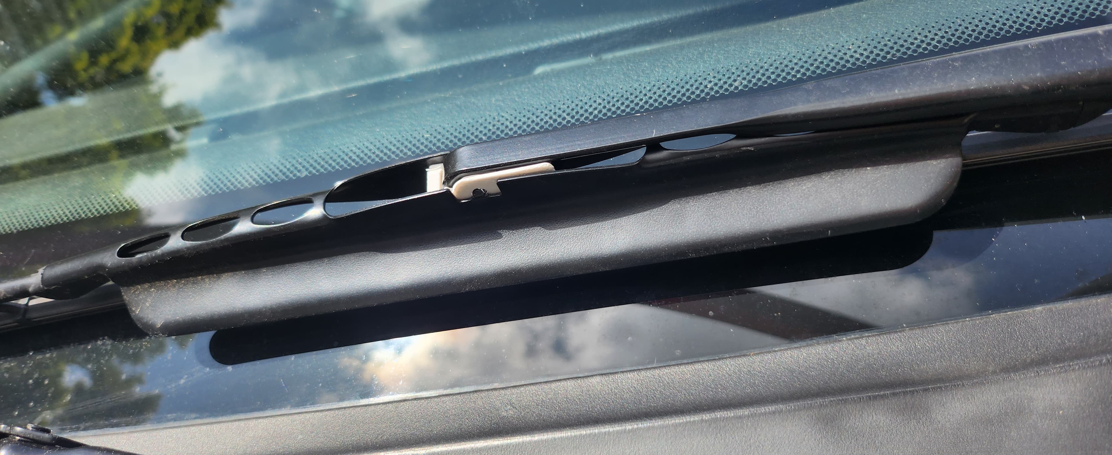 Wiper clip