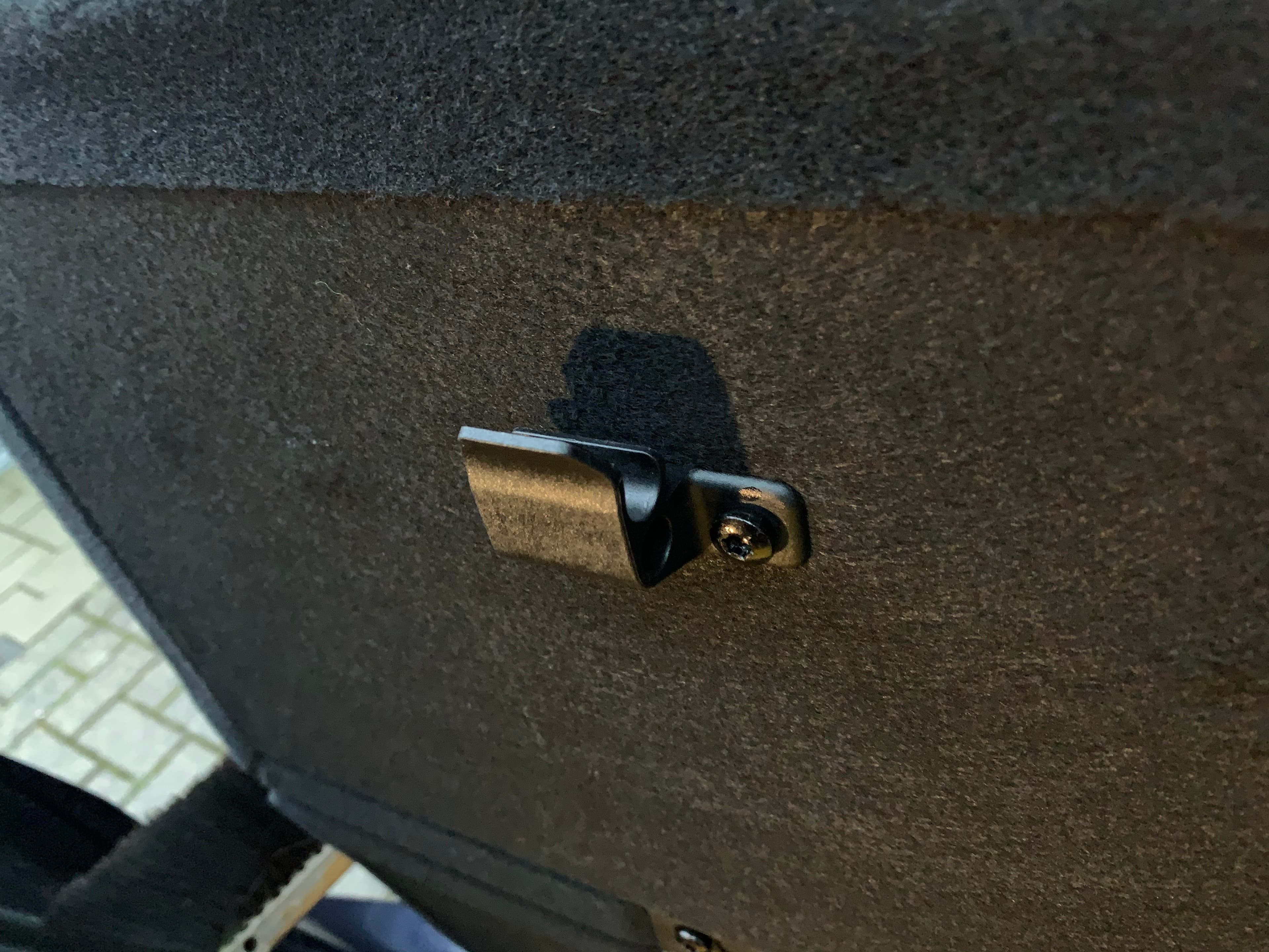 Parcel-Shelf Retaining Hook