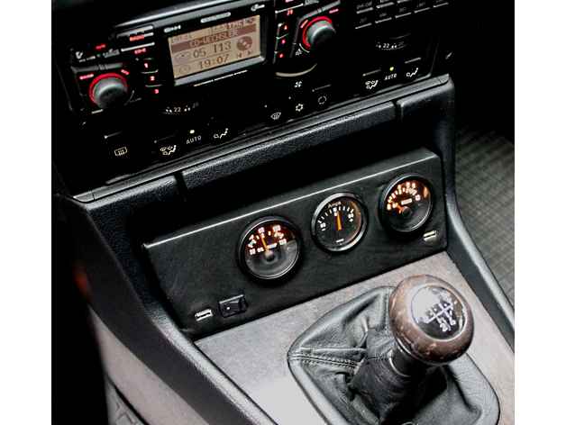Triple 52 mm Gauge Console