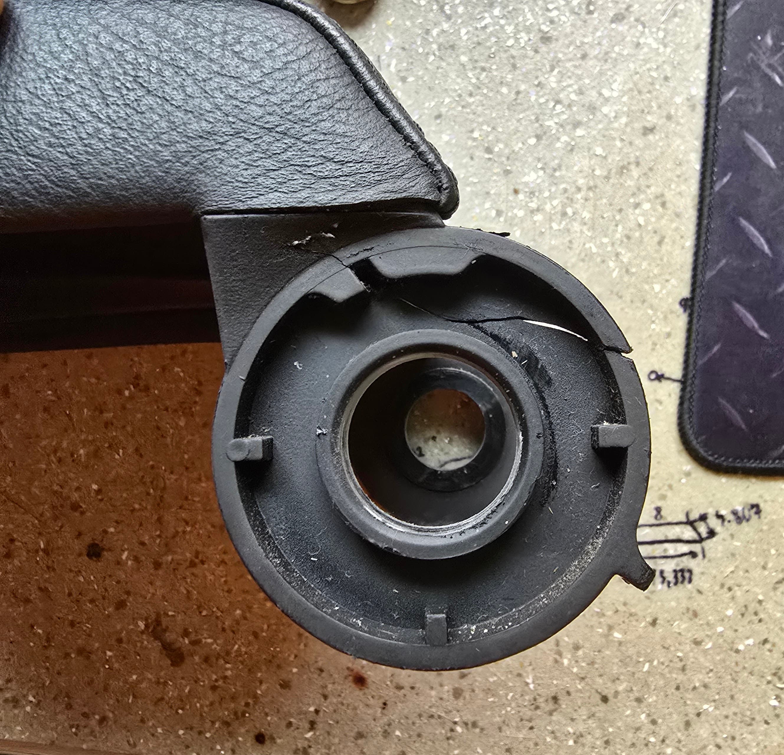 repair wheel for the armrest joint
