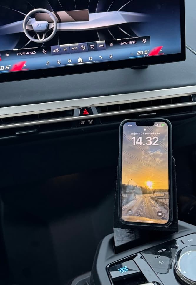 Angled Center-Console MagSafe Phone Mount
