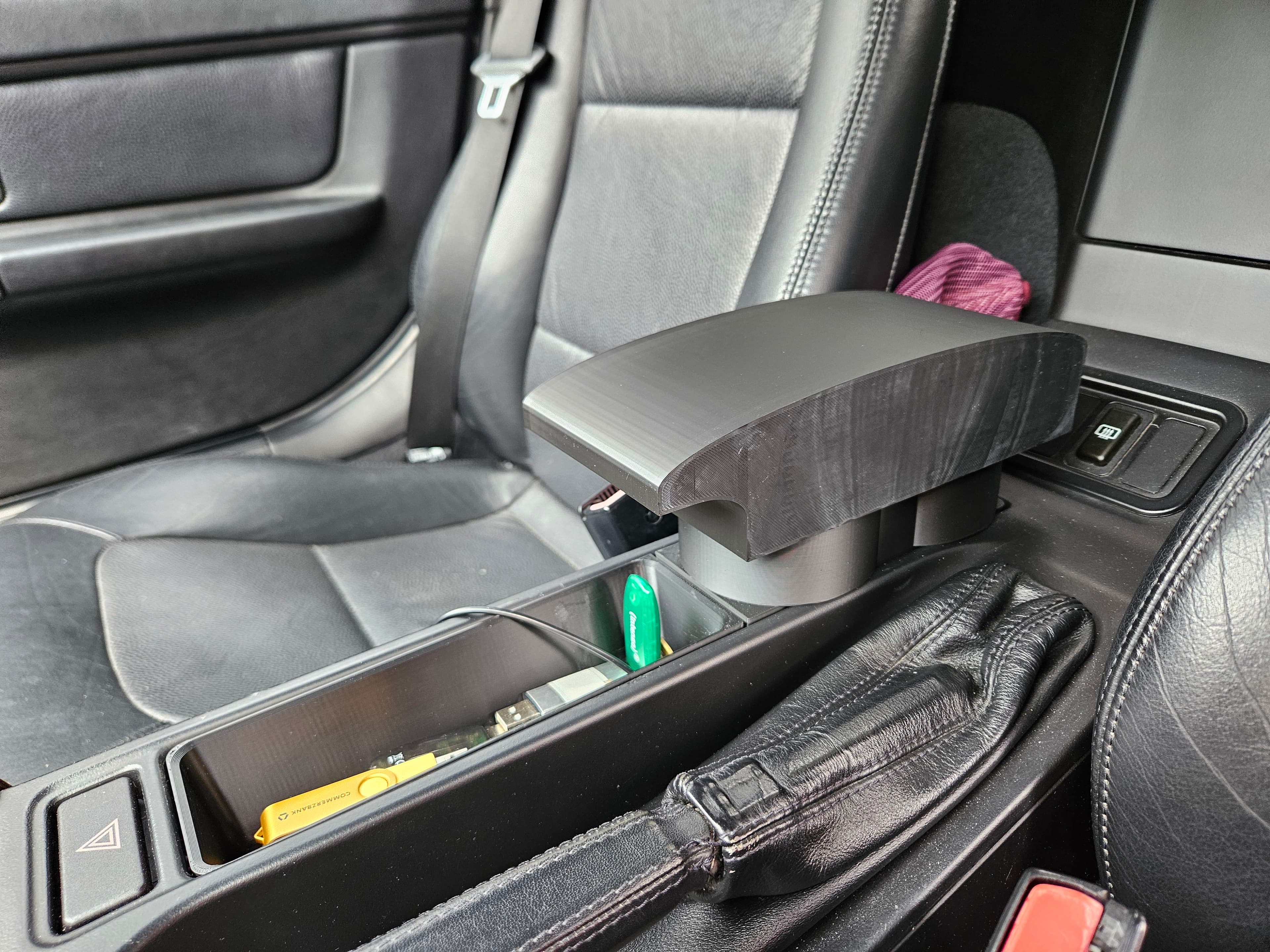 Removable Centre-Console Armrest