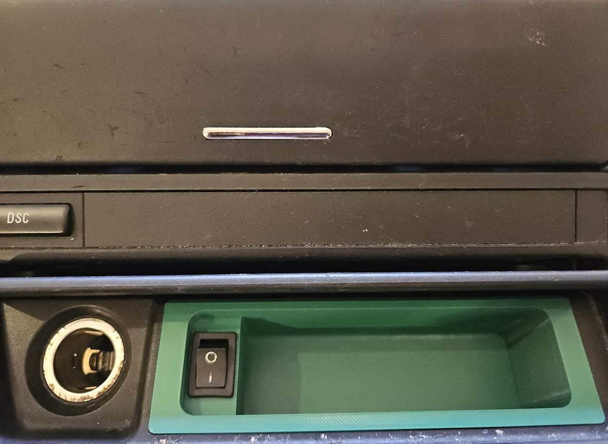 Switched 12-Volt Ashtray Insert