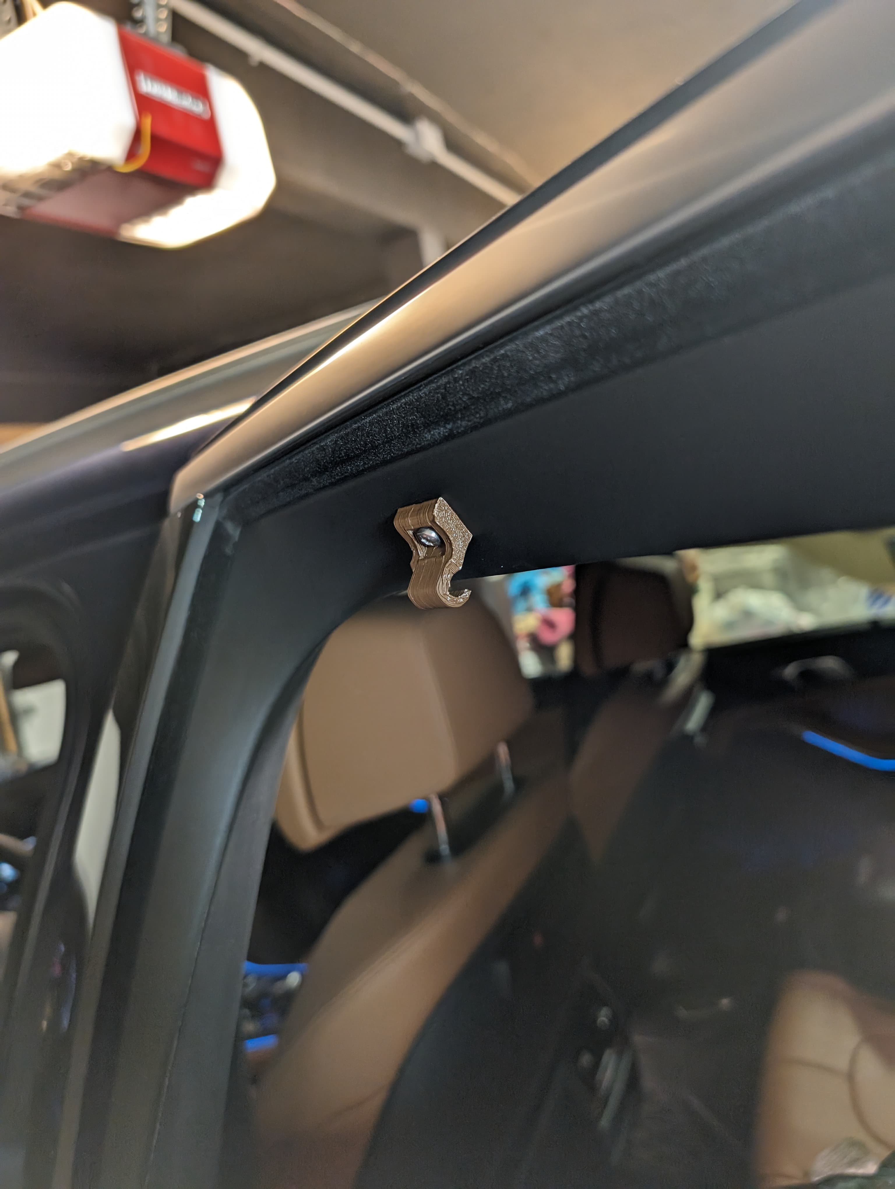 Rear-Door Sunshade Retaining Clip