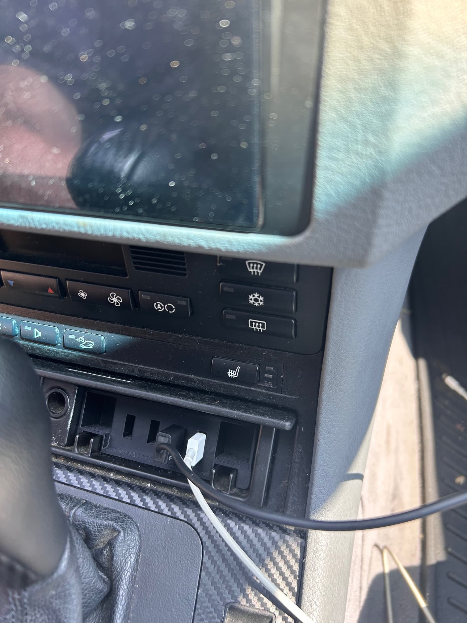 LHD Ashtray USB Holder