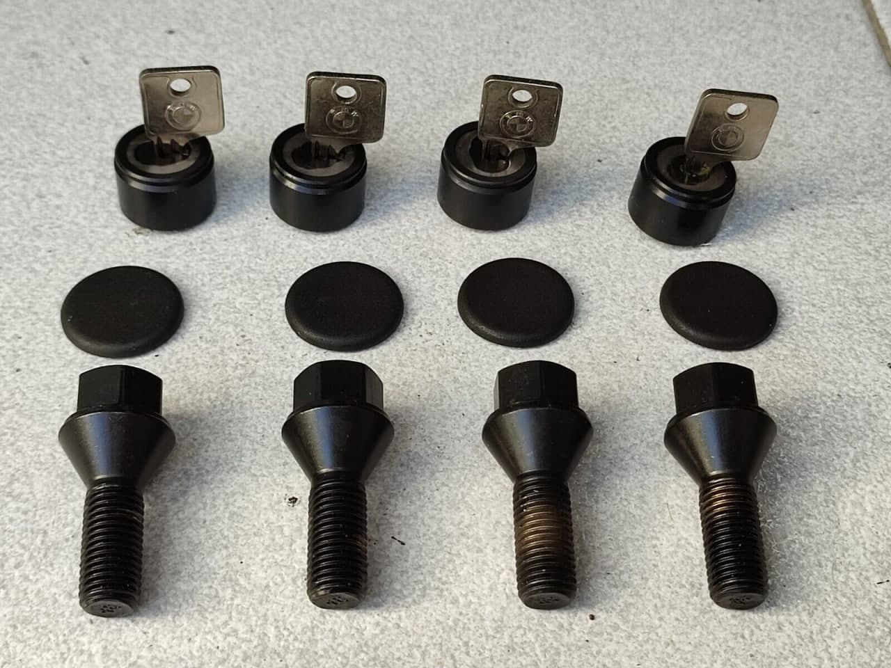Wheel-Lock Bolt Cover