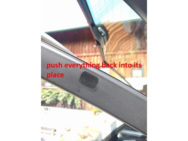Touring Tailgate Side-Cover Clip
